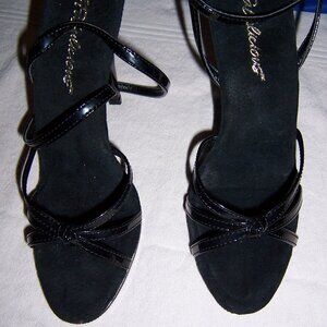 Fabulicious Flair Sandals (Size 9, Black patent)